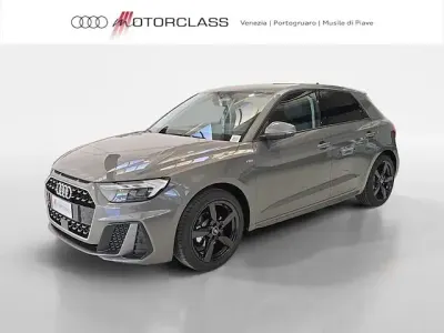 Nuova Audi A1 Sportback S-Line 116 CV (85 kW) 2026 Grigio chronos metallizzato Utilitaria