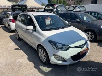 Usata Hyundai i20 75 CV (55 kW) 2012 Bianco Utilitaria