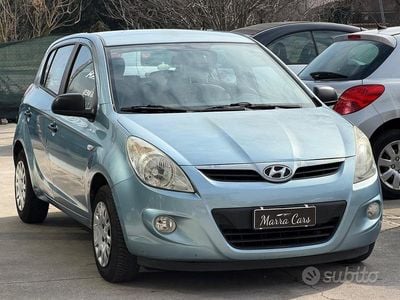 Usata Hyundai i20 Comfort 105 CV (77 kW) 2010 Blu Utilitaria