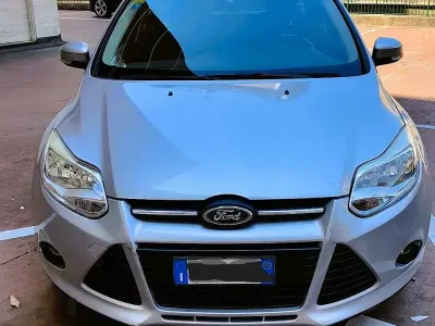Usata Ford Focus 95 CV (69 kW) 2011 Grigio Station wagon