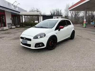 Usata Abarth Grande Punto 155 CV (114 kW) 2009 Bianco Utilitaria