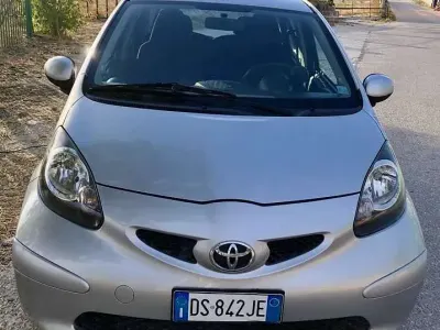 Usata Toyota Aygo 68 CV (50 kW) 2008 Grigio Utilitaria