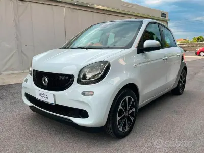 Usata Smart ForFour Passion 71 CV (52 kW) 2015 Bianco Utilitaria
