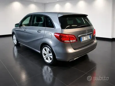 Usata Mercedes B180 Premium 109 CV (80 kW) 2016 Grigio Utilitaria