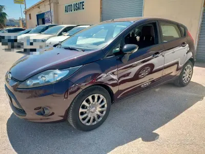 Usata Ford Fiesta 95 CV (69 kW) 2011 Marrone Berlina