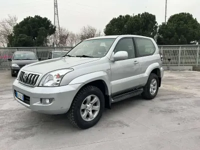Usata Toyota Land Cruiser Sol 173 CV (127 kW) 2007 Argento SUV