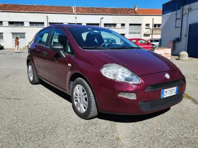 Usata Fiat Grande Punto 77 CV (56 kW) 2012 Lilla Utilitaria
