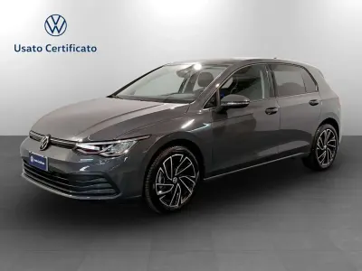 Usata VW Golf VIII Life 110 CV (80 kW) 2021 Grigio Berlina