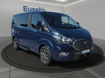 Usata Ford Tourneo Titanium 150 CV (110 kW) 2022 Blu blazer Monovolume
