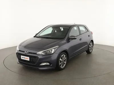 Begagnad Hyundai i20 Comfort 85 HK (62 kW) 2015 Grå Sedan
