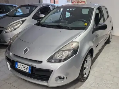 Gebraucht Renault Clio II Dynamique 75 PS (55 kW) 2011 Grau Limousine