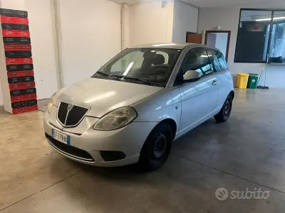 Usata Lancia Ypsilon 77 CV (56 kW) 2010 Grigio Utilitaria