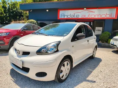 Usata Toyota Aygo 68 CV (50 kW) 2012 Bianco Utilitaria