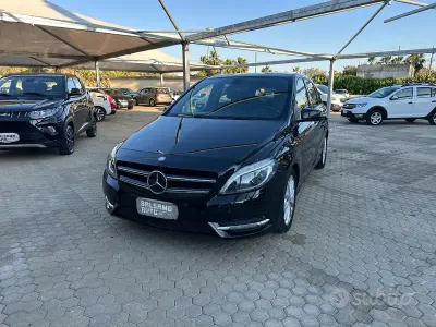 Usado Mercedes B180 Premium 109 CV (80 kW) 2014 Negro Monovolumen