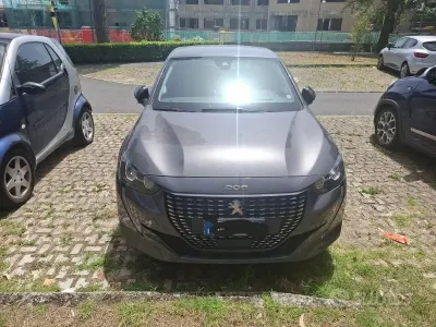 Usata Peugeot 208 Allure 82 CV (60 kW) 2022 Grigio Utilitaria