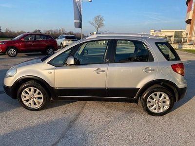 Usata Fiat Sedici 119 CV (87 kW) 2011 Argento SUV