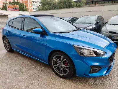 Usado Ford Focus 120 HP (88 kW) 2019 Azul Sedan