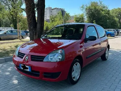 Usata Renault Clio II 48 CV (35 kW) 2007 Rosso Utilitaria