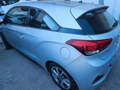 Usata Hyundai i20 84 CV (61 kW) 2015 Argento Coupé