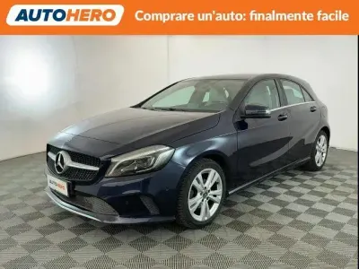 Usata Mercedes A180 109 CV (80 kW) 2018 Blu/azzurro Berlina