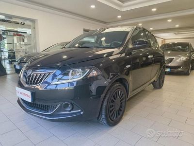 Usata Lancia Ypsilon Silver 70 CV (51 kW) 2022 Nero metallizzato Utilitaria