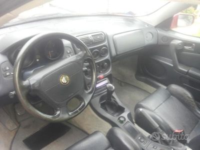 Usata Alfa Romeo GTV 150 CV (110 kW) 1995 Rosso Coupé