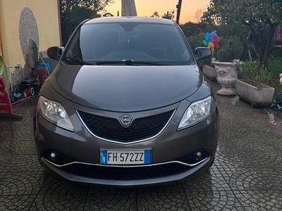Usata Lancia Ypsilon 69 CV (50 kW) 2017 Grigio Utilitaria