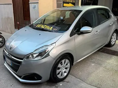 Usata Peugeot 208 Access 68 CV (50 kW) 2017 Grigio Utilitaria