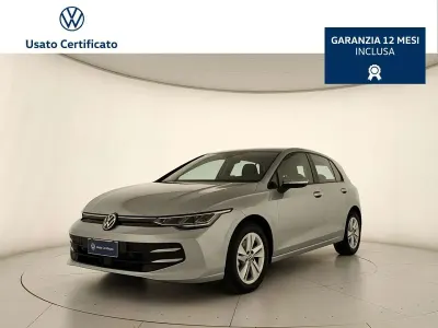 Usata VW Golf VIII Life 116 CV (85 kW) 2025 Argento Utilitaria