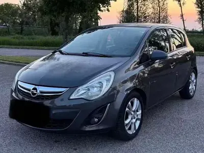 Usata Opel Corsa 95 CV (69 kW) 2011 Nero Utilitaria