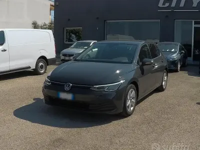 Usata VW Golf VIII Life 116 CV (85 kW) 2022 Grigio Berlina