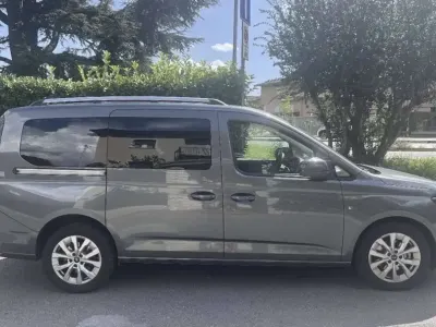 Usata Ford Tourneo Connect Titanium 121 CV (88 kW) 2025 Monovolume