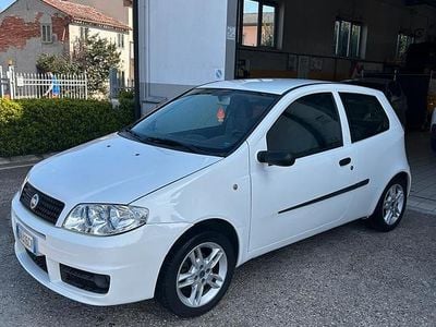 Usata Fiat Punto 60 CV (44 kW) 2005 Bianco Utilitaria