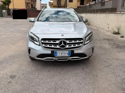 Usata Mercedes GLA200 136 CV (100 kW) 2018 Grigio SUV