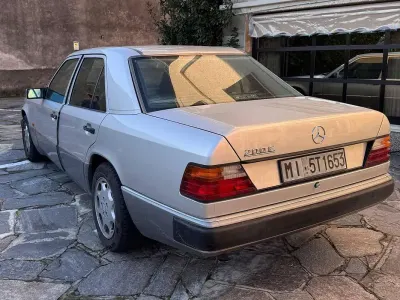 Usata Mercedes 200 120 CV (88 kW) 1996 Argento Berlina