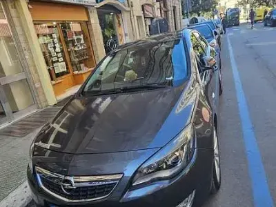 Usata Opel Astra 82 CV (60 kW) 2011 Berlina