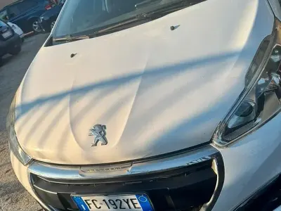 Usata Peugeot 208 75 CV (55 kW) 2016 Bianco Utilitaria