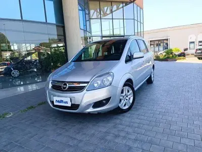 Usata Opel Zafira 110 CV (80 kW) 2015 Argento Monovolume