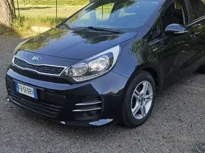 Usata Kia Rio Active 86 CV (63 kW) 2015 Bluazzurro Berlina