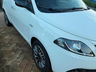 Usata Lancia Ypsilon Gold 69 CV (50 kW) 2023 Bianco Utilitaria