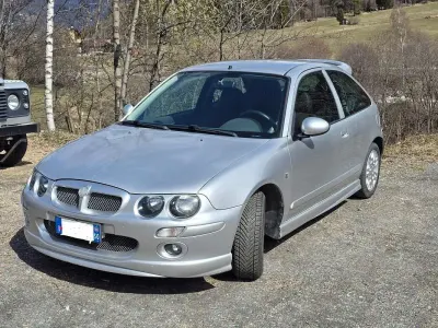 Usado MG ZR 103 CV (75 kW) 2003 Plateado Utilitario