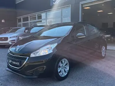 Usata Peugeot 208 68 CV (50 kW) 2014 Nero Utilitaria