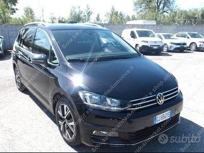 Begagnad VW Touran Executive 150 HK (110 kW) 2022 Svart Minibuss