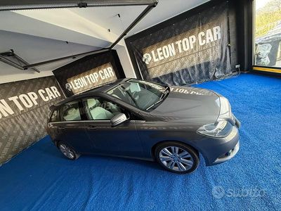 Usata Mercedes B180 Premium 108 CV (79 kW) 2013 Grigio Monovolume