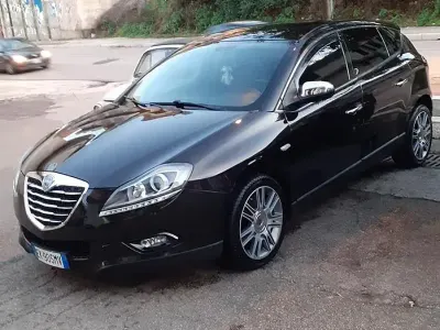 Usata Lancia Delta 120 CV (88 kW) 2012 Nero Utilitaria