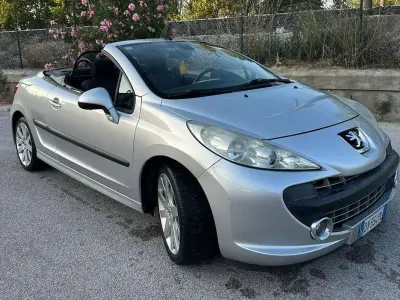 Usata Peugeot 207 CC 109 CV (80 kW) 2009 Grigio Cabrio