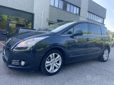 Usata Peugeot 5008 112 CV (82 kW) 2011 Grigio Monovolume