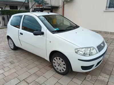 Usado Fiat Punto Active 60 CV (44 kW) 2009 Blanco Utilitario
