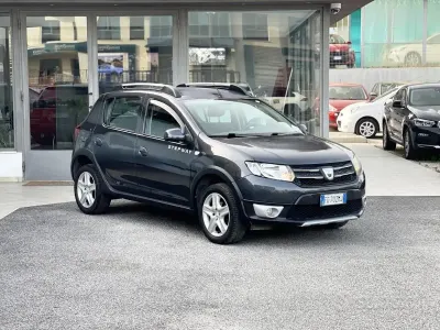 Usata Dacia Sandero Stepway 90 CV (66 kW) 2016 Grigio Berlina