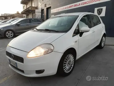 Usata Fiat Grande Punto 75 CV (55 kW) 2008 Bianco Utilitaria